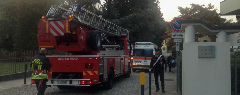 I soccorsi intervenuti in via Battisti a Villasanta - foto Pinoia