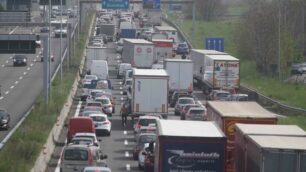 Monza : traffico in viale Lombardia