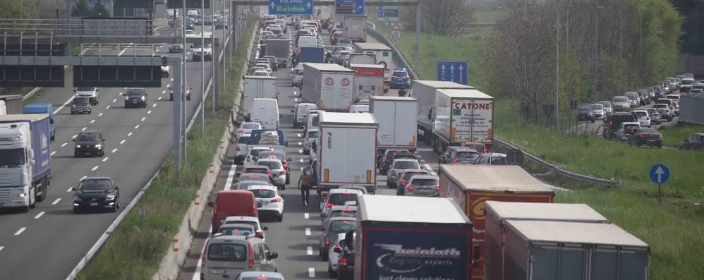 Monza : traffico in viale Lombardia