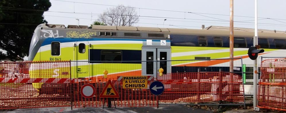 cesano passaggio a livello corso liberta