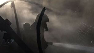 Incendio a Seregno, vigili del fuoco al lavoro