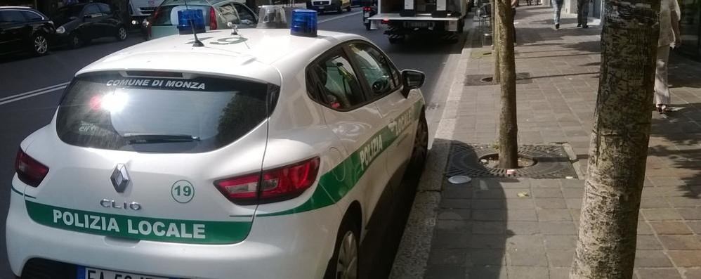 Polizia locale in corso Milano