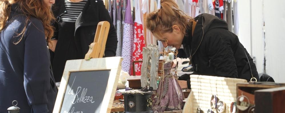 Carrousel street market in via Bergamo a Monza