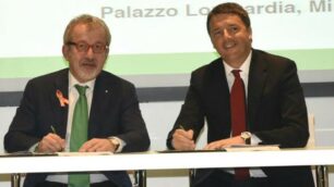 Roberto Maroni e Matteo Renzi firmano il Patto per la Lombardia