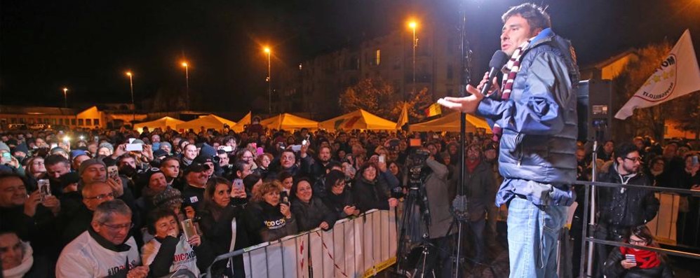 Alessandro Di Battista in piazza Cambiaghi