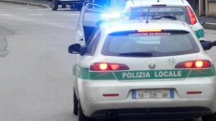 Intervenute due pattuglie della polizia locale di Monza