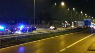 Il camion in diagonale sulla Valassina