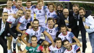 Volley, la foto della festa del Gi Group Team Monza dopo la vittoria a Modena