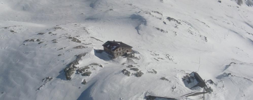 Una veduta invernale del rifugio Titta Secchi - foto da Rifugi di Lombardia