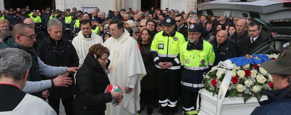 I funerali della piccola Elena