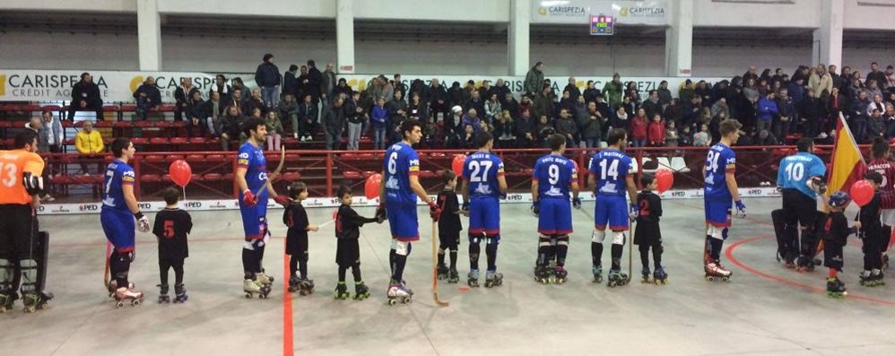Hockey Roller Monza nell’andata degli ottavi di Coppa Cers a Sarzana - foto da Facebook ufficiale