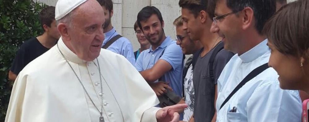 Papa Francesco con i giovani di San Fruttuoso