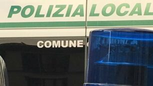 L’automobilista, un 30enne monzese, è stato denunciato per sostituzione di persona e omessa fermata sul luogo del sinistro