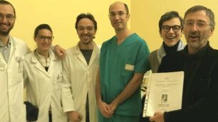 Monza, Airc premia Asst e Bicocca per ricerca sul tumore della tiroide. Il gruppo di ricerca, da sinistra a destra: Mattia Garancini, Gaia Roversi, Fabio Pagni, Davide Leni, Stefania Galimberti e Fulvio Magni