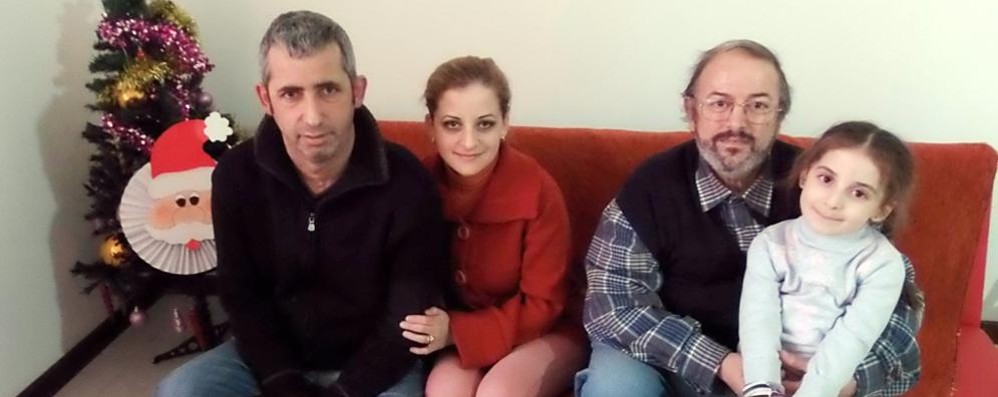 Lavdimir Skura, la moglie Elona,  il presidente dell’Aido Lentate, Angelo Giordano e la figlia Gloria Skura