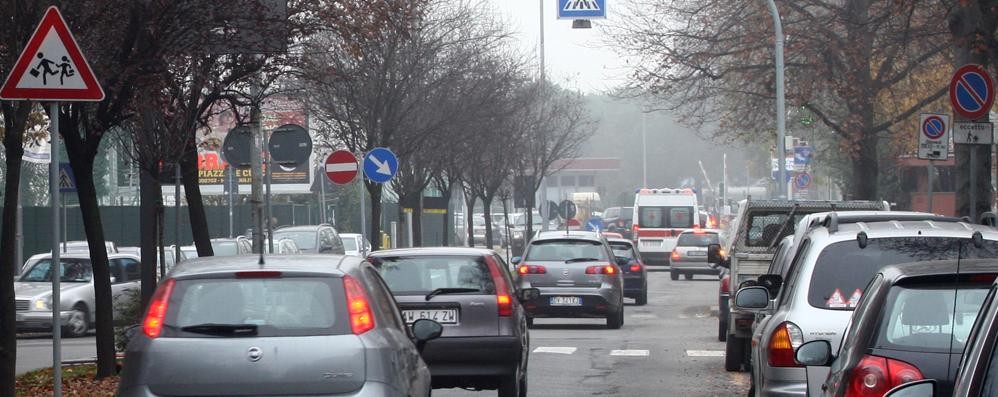 Monza Traffico lungo via Ramazzotti