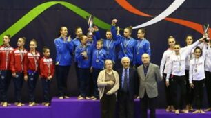 Al centro le ragazze della San Giorgio 79 campionesse d’Italia