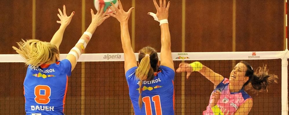 Volley, un attacco della Saugella Monza contro Sudtirol: Maria Segura