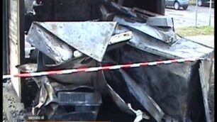 Botti e petardi a Cesano Maderno: brucia una casetta del latte