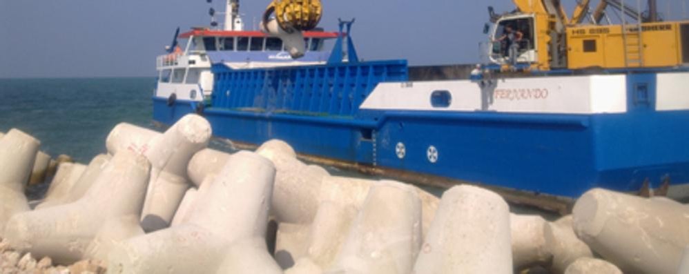 I tetrapodi del porto di Pesaro (nella foto dell’azienda che li ha posati)