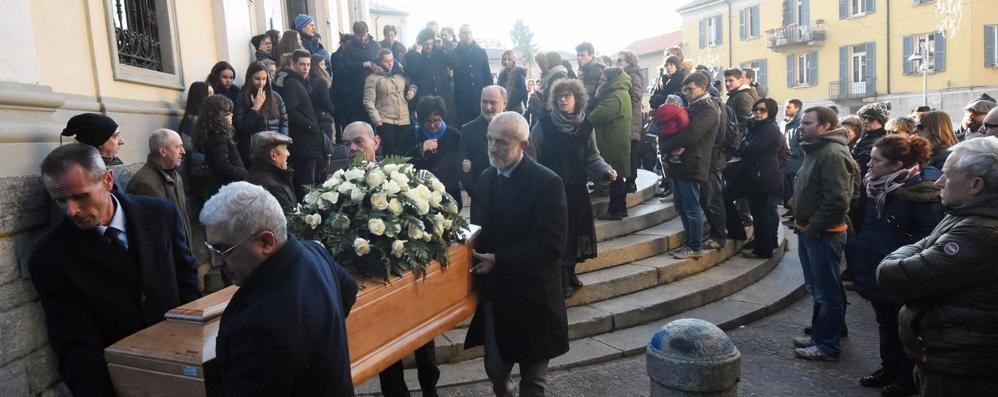 Carate, i funerali di Agnese Longoni