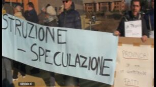 Domenica di proteste davanti alla Provincia di Monza: le voci in via Grigna