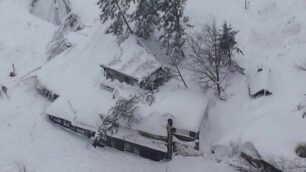 Terremoto, la slavina sul Gran Sasso in una foto dei vigili del fuoco