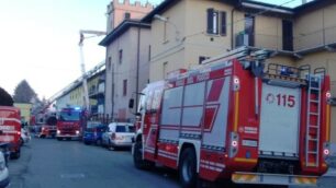 Lentate sul Seveso: vigili del fuoco in vicolo Fiume a Camnago
