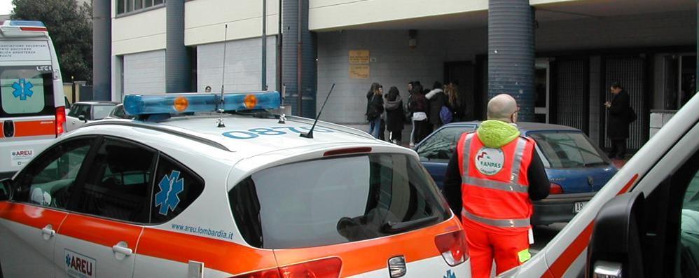 Lissone, i soccorsi all’Ipsia Meroni per lo spray al peperoncino spruzzato in classe