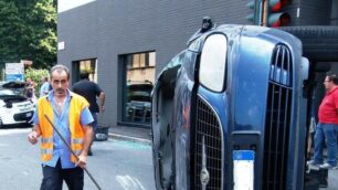 Uno dei tanti incidenti stradali avvenuti nella pericolosa via Busnelli di Meda