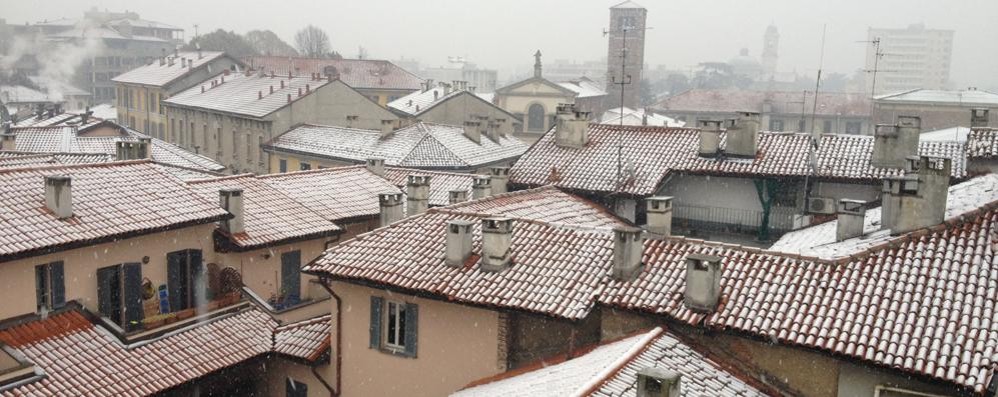 Monza spolverata di neve