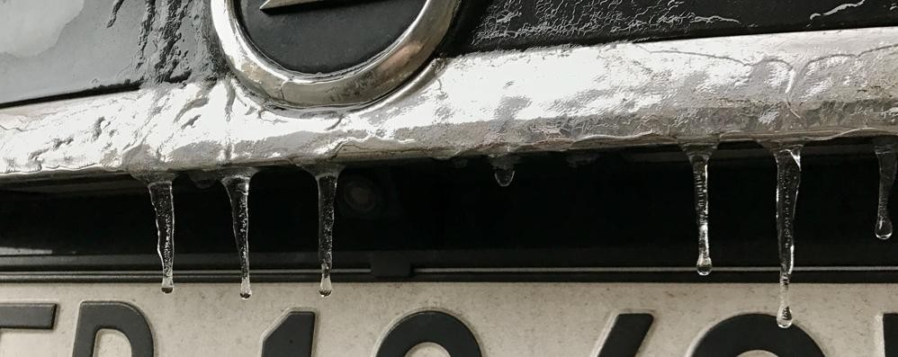 Maltempo, l’ondata artica e il ghiaccio sulle auto