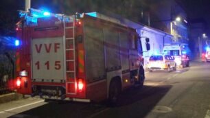 Vigili del fuoco e mezzi del 118 a Cesano Maderno