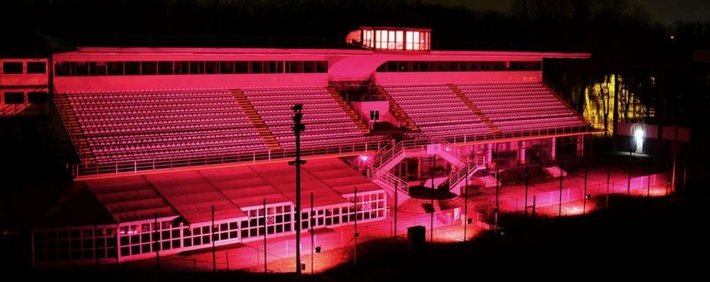 La tribuna dell’autodromo rosa