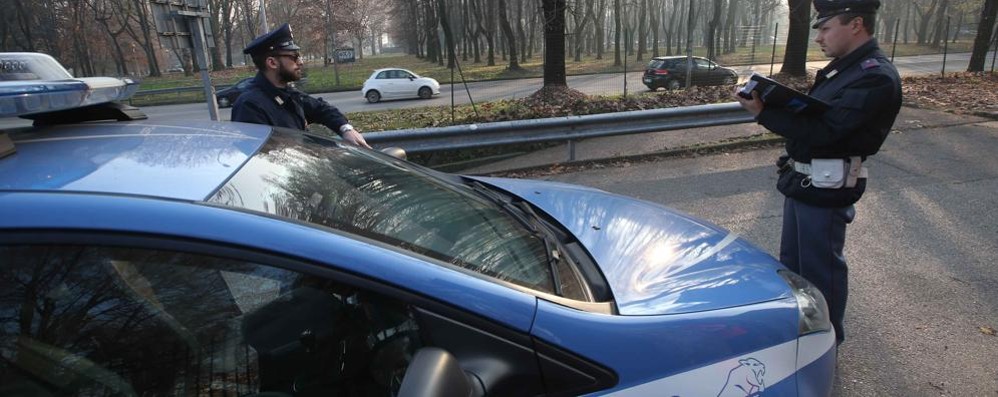 Una volante della polizia di stato di Monza