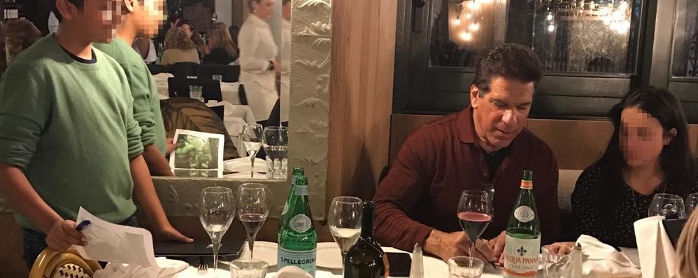 Monza, l’attore Lou Ferrigno firma autografi a cena in un ristorante del centro