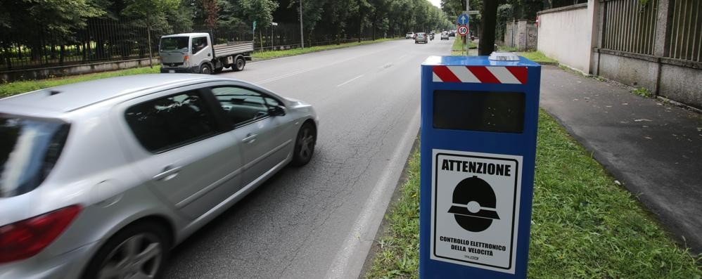 La colonnina già installata in viale Brianza