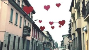 Lissone, cuori in via Pietro da Lissone per San Valentino