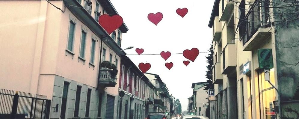 Lissone, cuori in via Pietro da Lissone per San Valentino