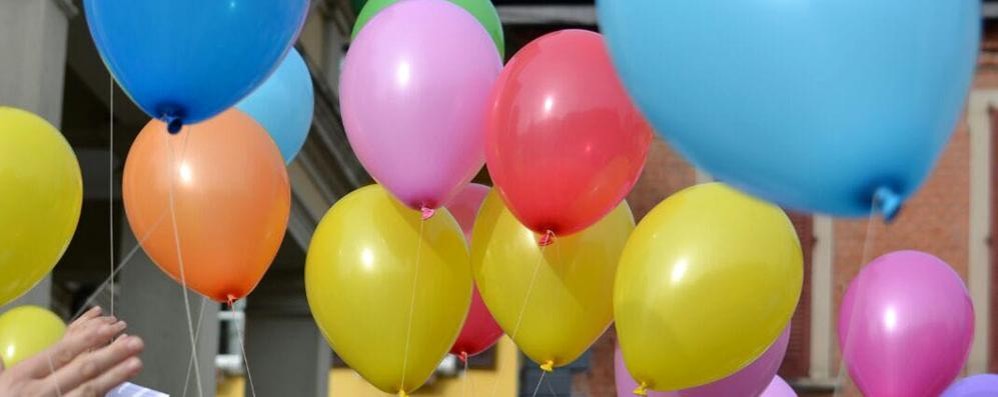 Palloncini colorati per la Giornata mondiale contro il cancro infantile