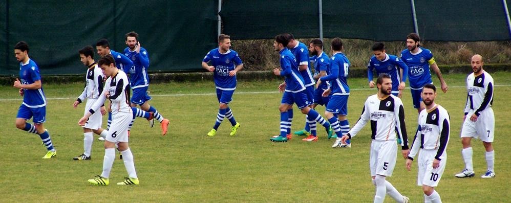 Calcio, serie D: l'esultanza del Seregno dopo il gol di Szekely