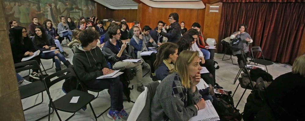 radaelli Monza Teatro Manzoni corso di critica teatrale per studenti