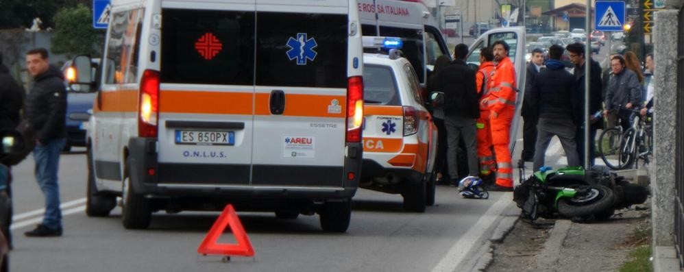 Incidente auto moto a Lentate sul Seveso domenica pomeriggio - foto Terraneo