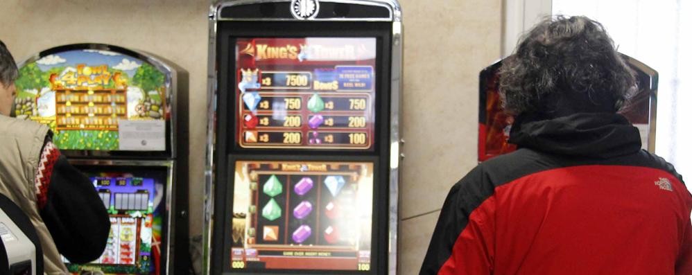 Slot machine in un bar
