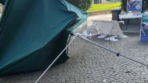 Il gazebo della Lega distrutto