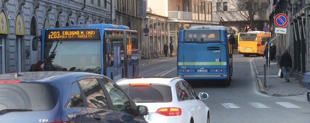 Monza Autobus via Manzoni