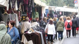 Il mercato di via Paisiello a Monza