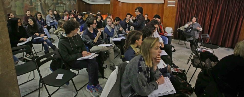 radaelli Monza Teatro Manzoni corso di critica teatrale per studenti