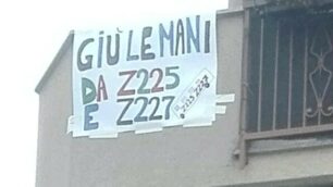 Striscioni per salvare i bus dai tagli a Nova Milanese