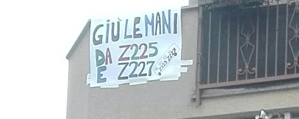 Striscioni per salvare i bus dai tagli a Nova Milanese